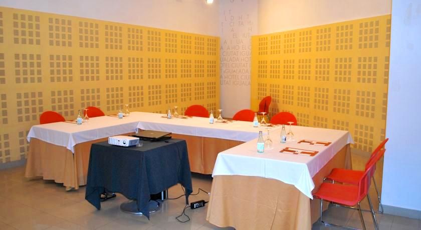 Hotel Ciutat イグアラダ エクステリア 写真