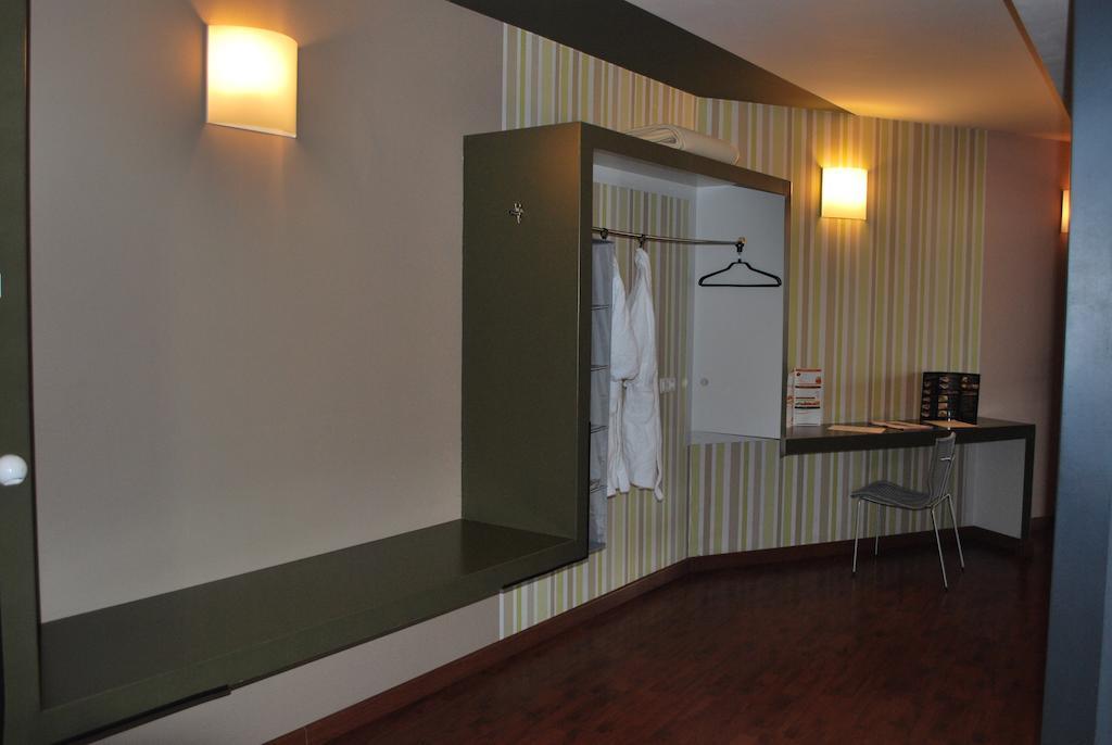 Hotel Ciutat イグアラダ 部屋 写真